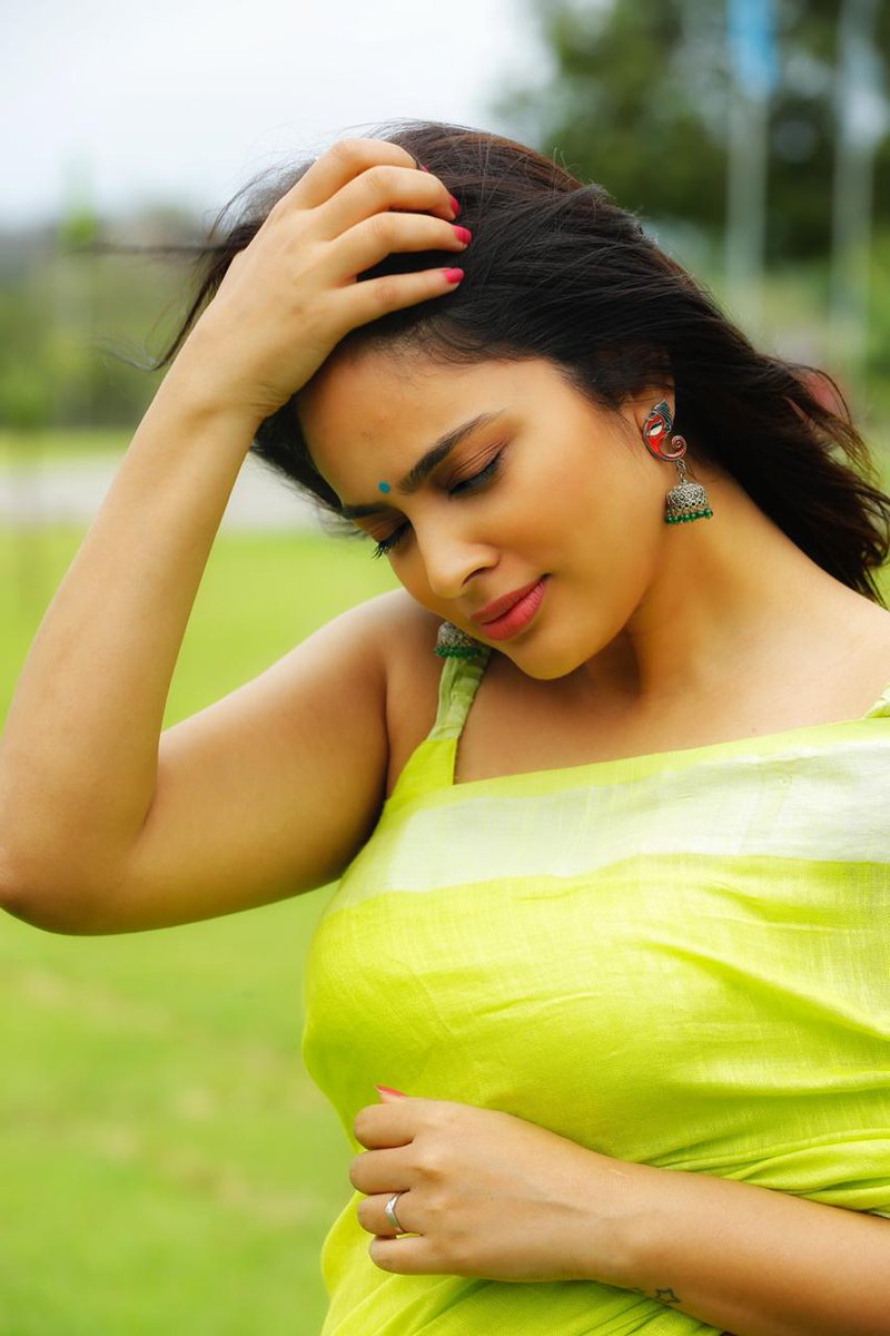 Nandita Swetha Sex Videos - Actress Nandita Swetha Looking Gorgeous hot in green saree with sleeveless  sexy blouse â€“ Tamil Cine Stars