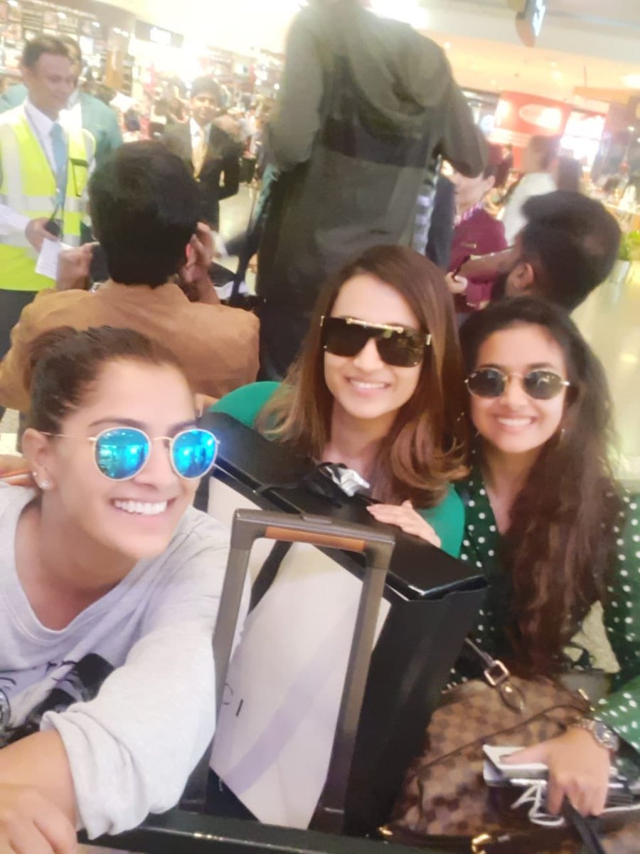 Actresses keerthy suresh varu sarath trisha airport doha qatar siima awards selfie moments